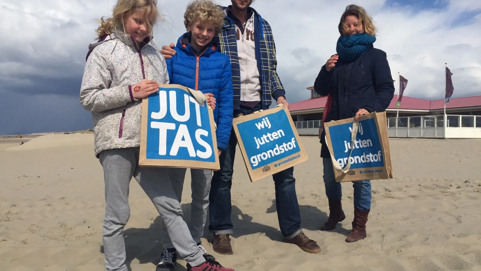 370996w1600r16 98f006efq90