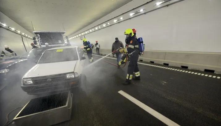 banner velsertunnel