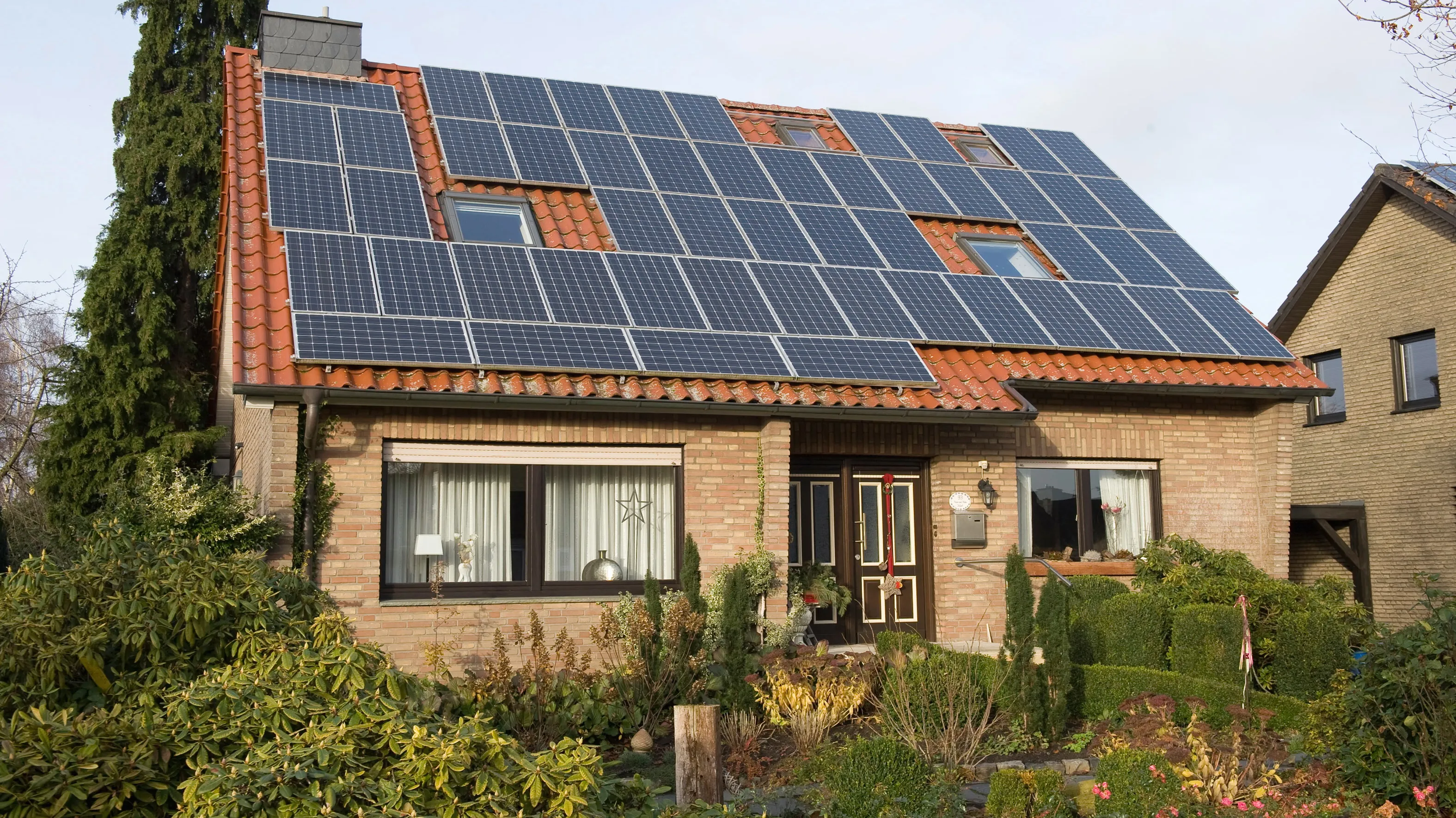 cfqdwb4gaek3xm8wzcnigbb5y zonnepanelen op dak