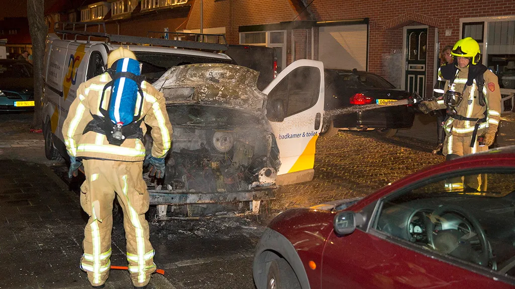 e9wfprgpaqjxd3zp2wqrp5pyn bedrijfsbus door brand verwoest in de dennenstraat in ijmuiden 2