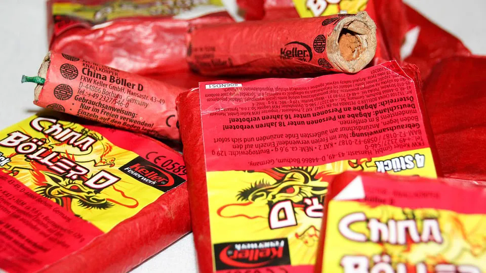 firecrackers 1116918 960 720 banner