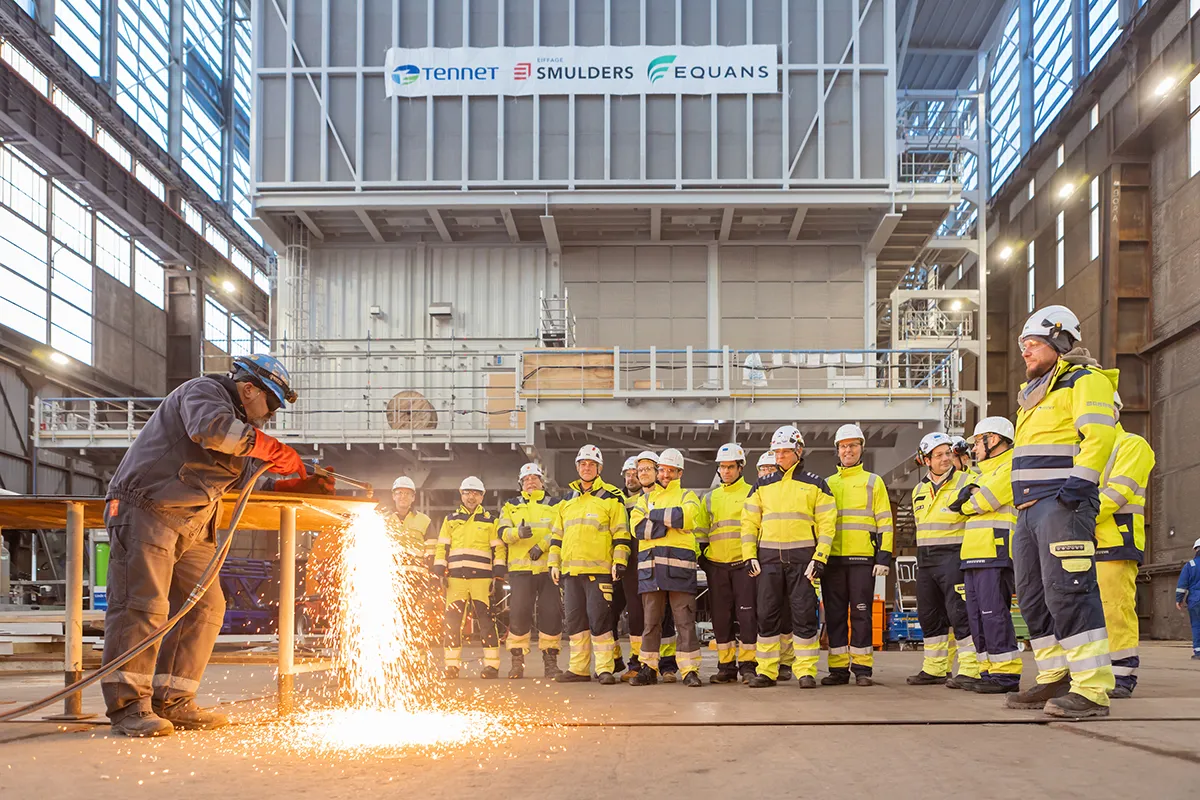 first steel cut topside voor platform hollandse kust west beta op werf van equans in hoboken belgie fotograaf crossing zebra
