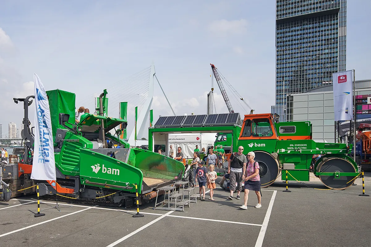 foto van de bam asfaltspreidmachine met waterstofverbrandingsmotor