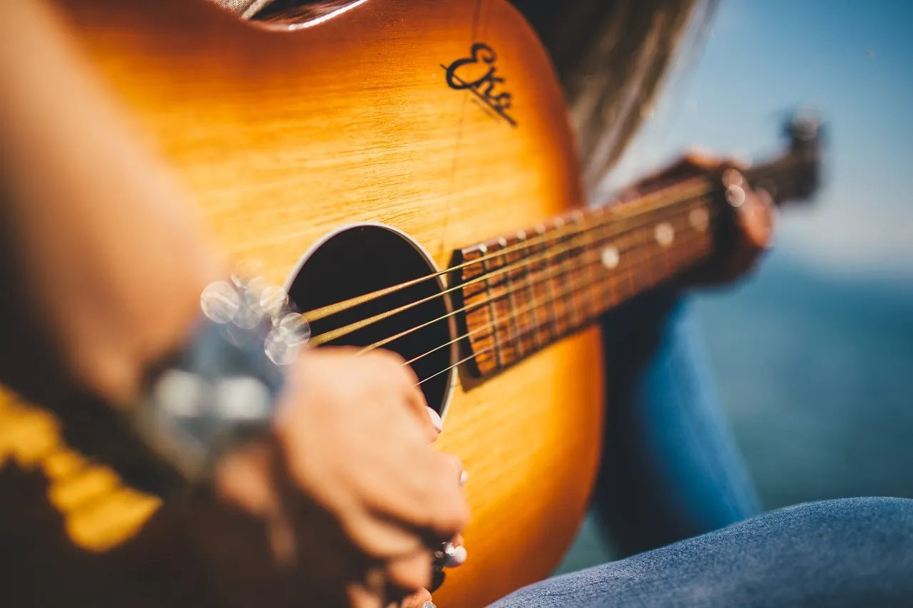 guitar 839168 1280