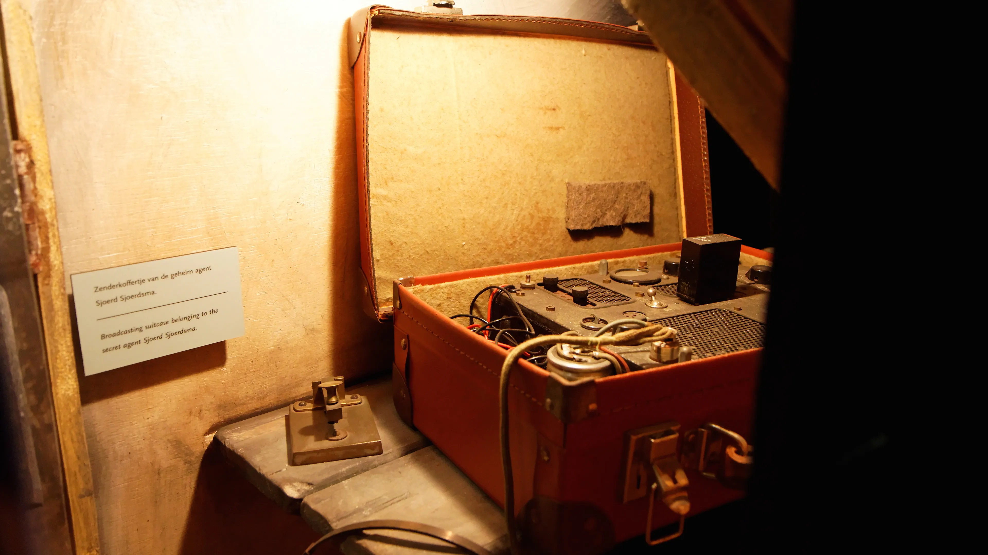 mrrg2p4183p6fsgjuxdh65c17 wlanl mchangsp zenderkoffertjegeheimagentsjoerdsjoerdsma