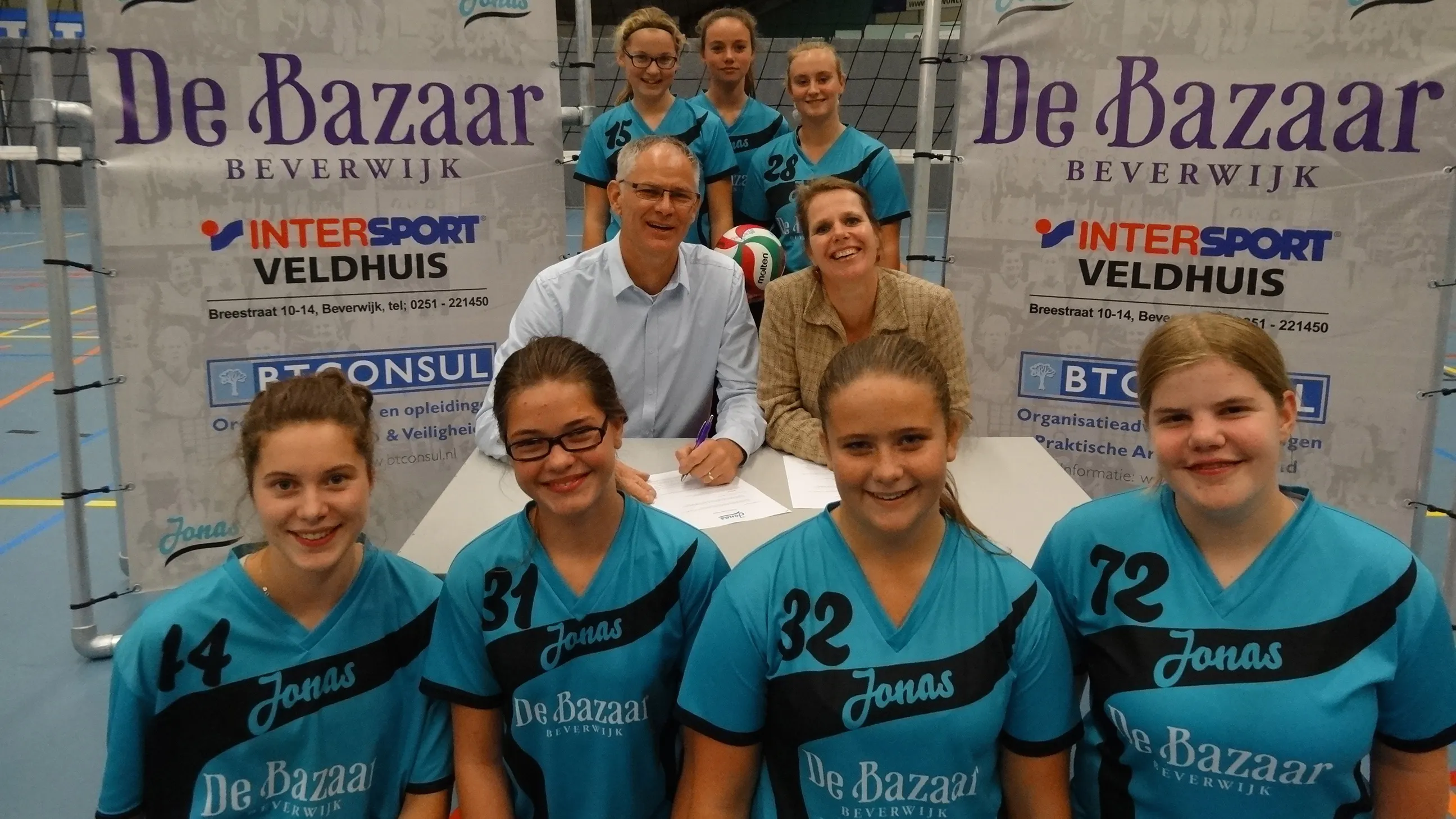 orhyrgdlz893408cl6l4nwc60 foto ondertekening contract