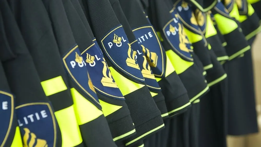 politiepolos hangen op een rij