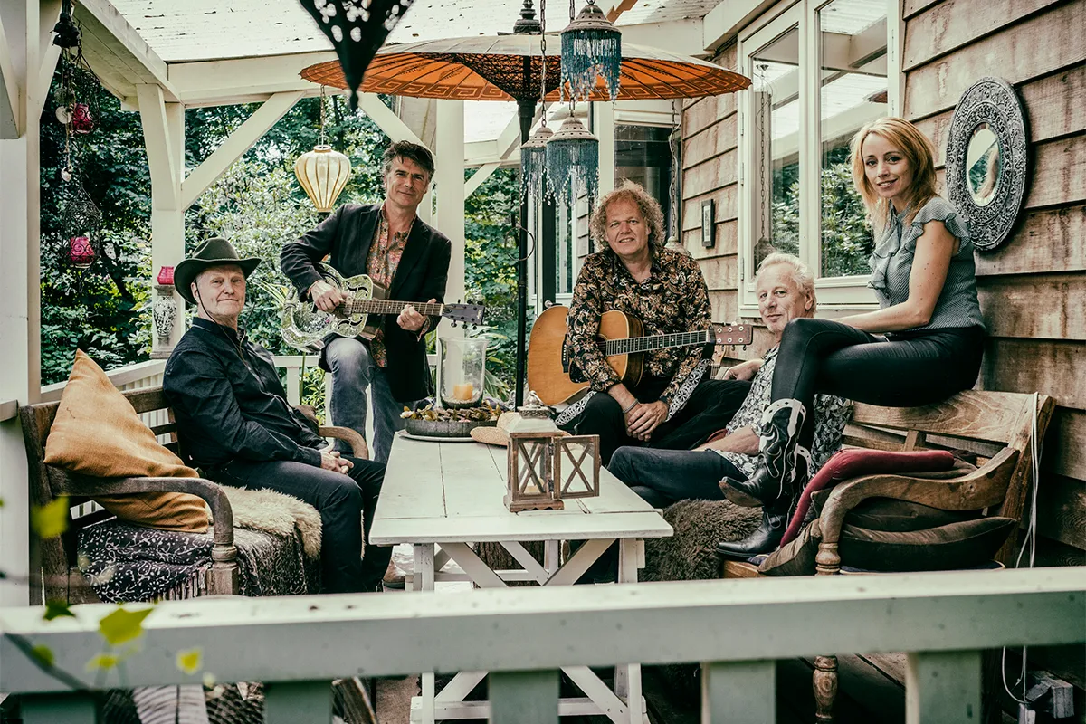 promobeeld the dashboard danglers liggend bullet ray photography