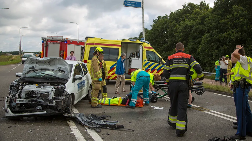 qcw516ukesycasddw0wnm4g38 drie gewonden bij verkeersongeval op de rijksweg in velsen zuid