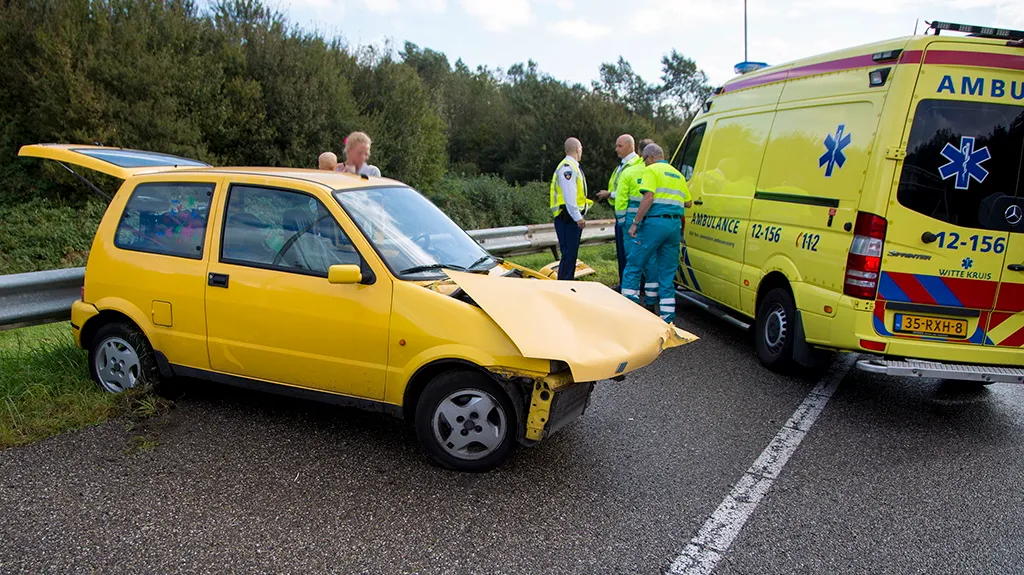 s0zkfk8k0p11w82jpnmg2hhz5 auto uit de bocht op de afrit van de a22
