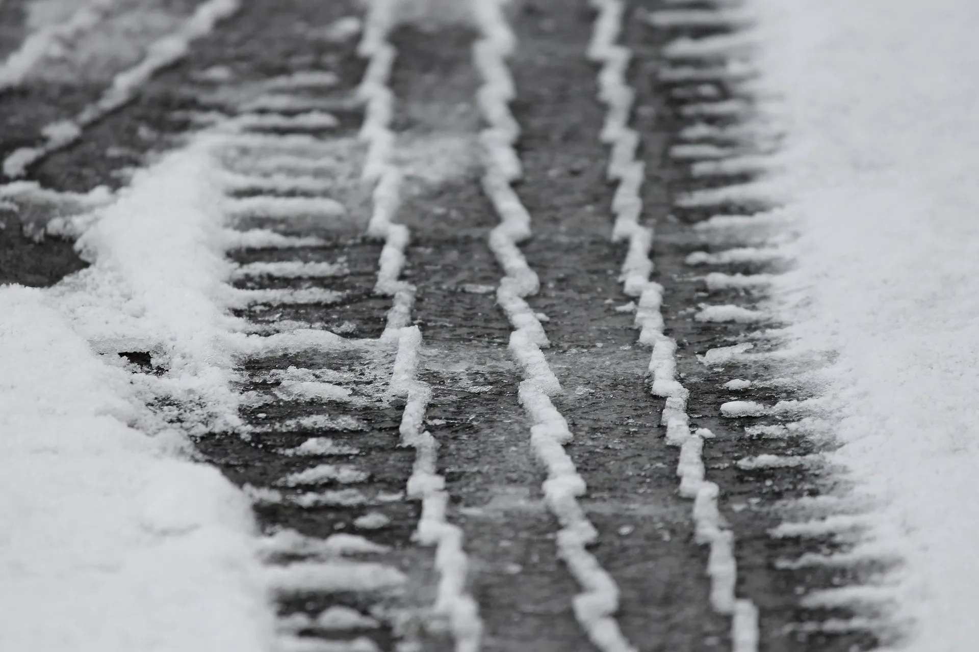 tire tracks 3148803 1920