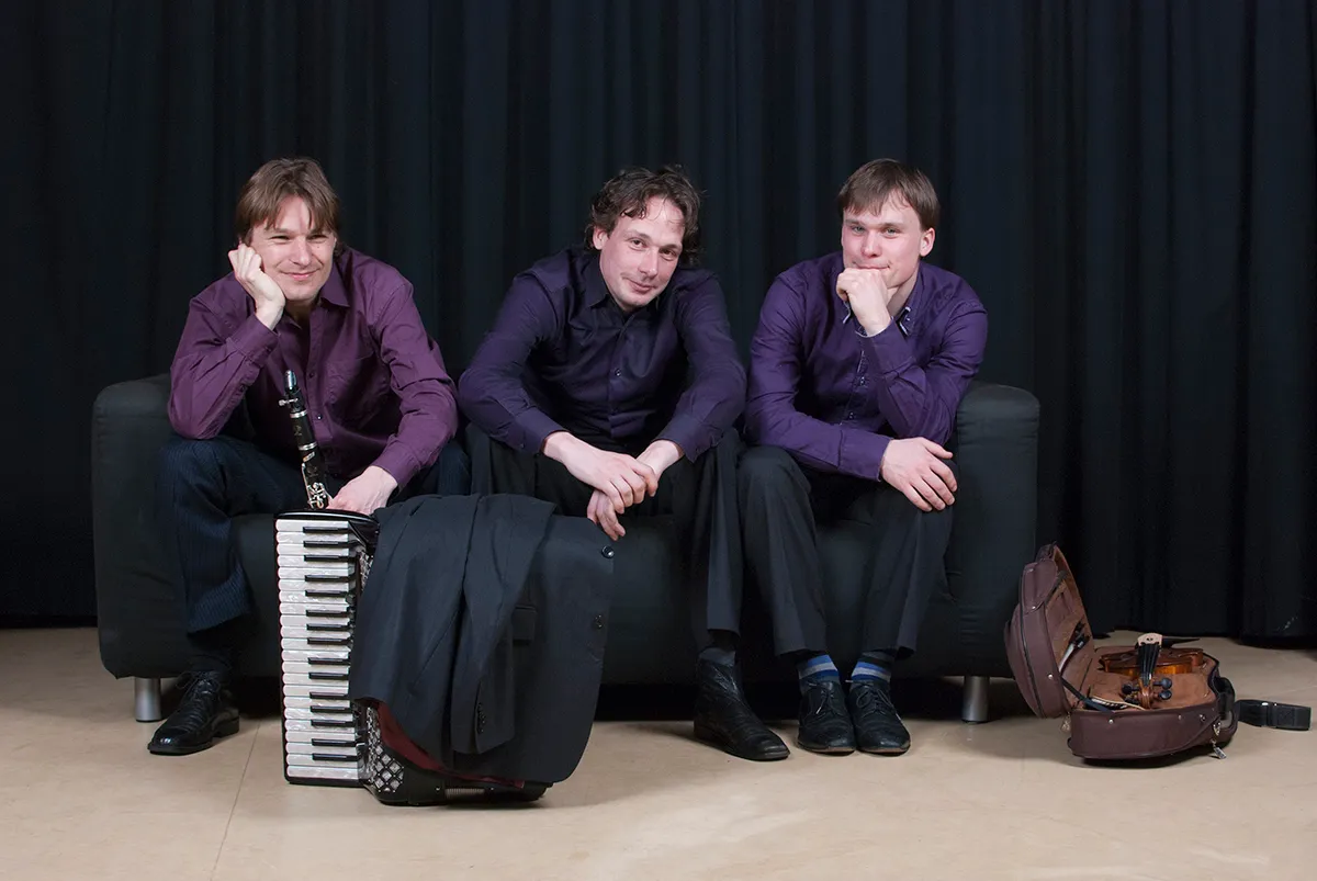 trio c tot de derde beeld bij persbericht