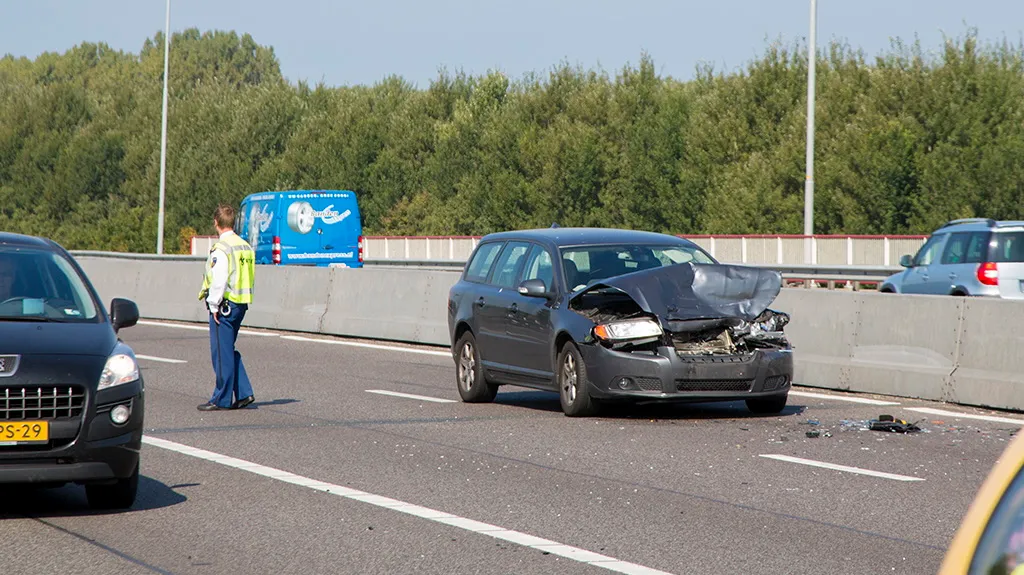 v8qhcykgtitzrfpq8rye0jl3y vier autos betrokken bij verkeersongeval op de a9 2
