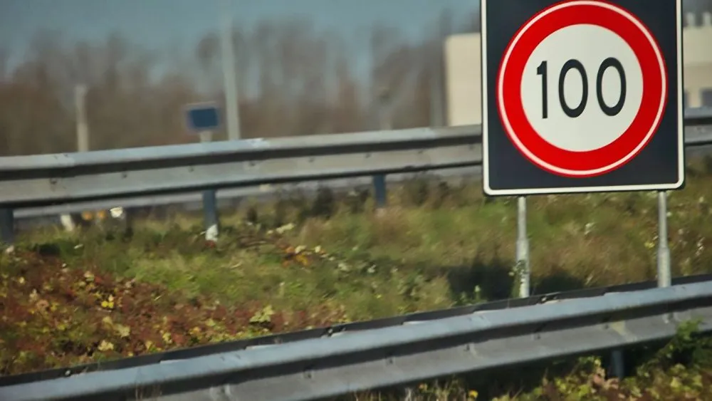 verkeersbord 100km