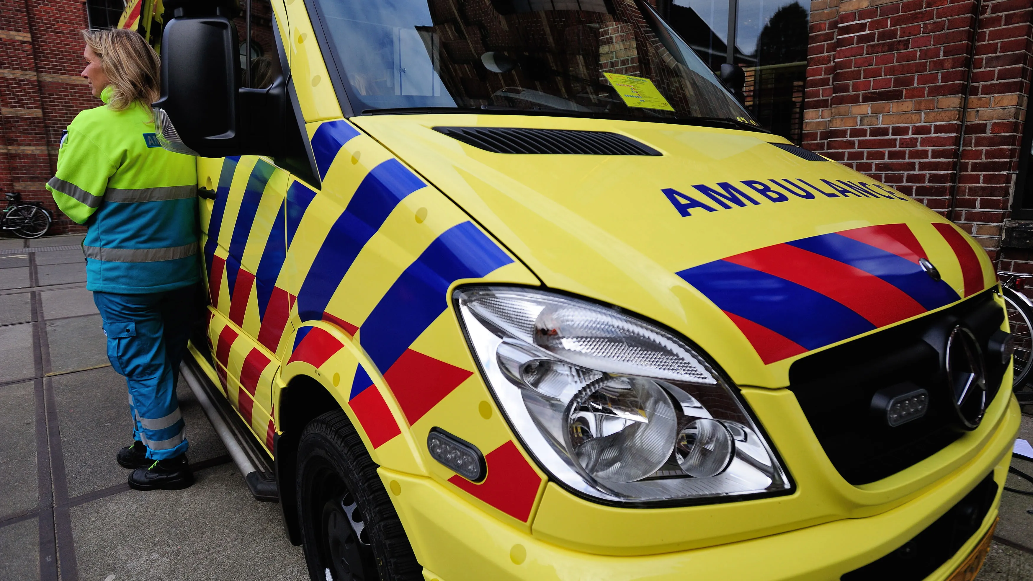 vhqikvlp7uyp2g2w05v64ci5j ambulance 5