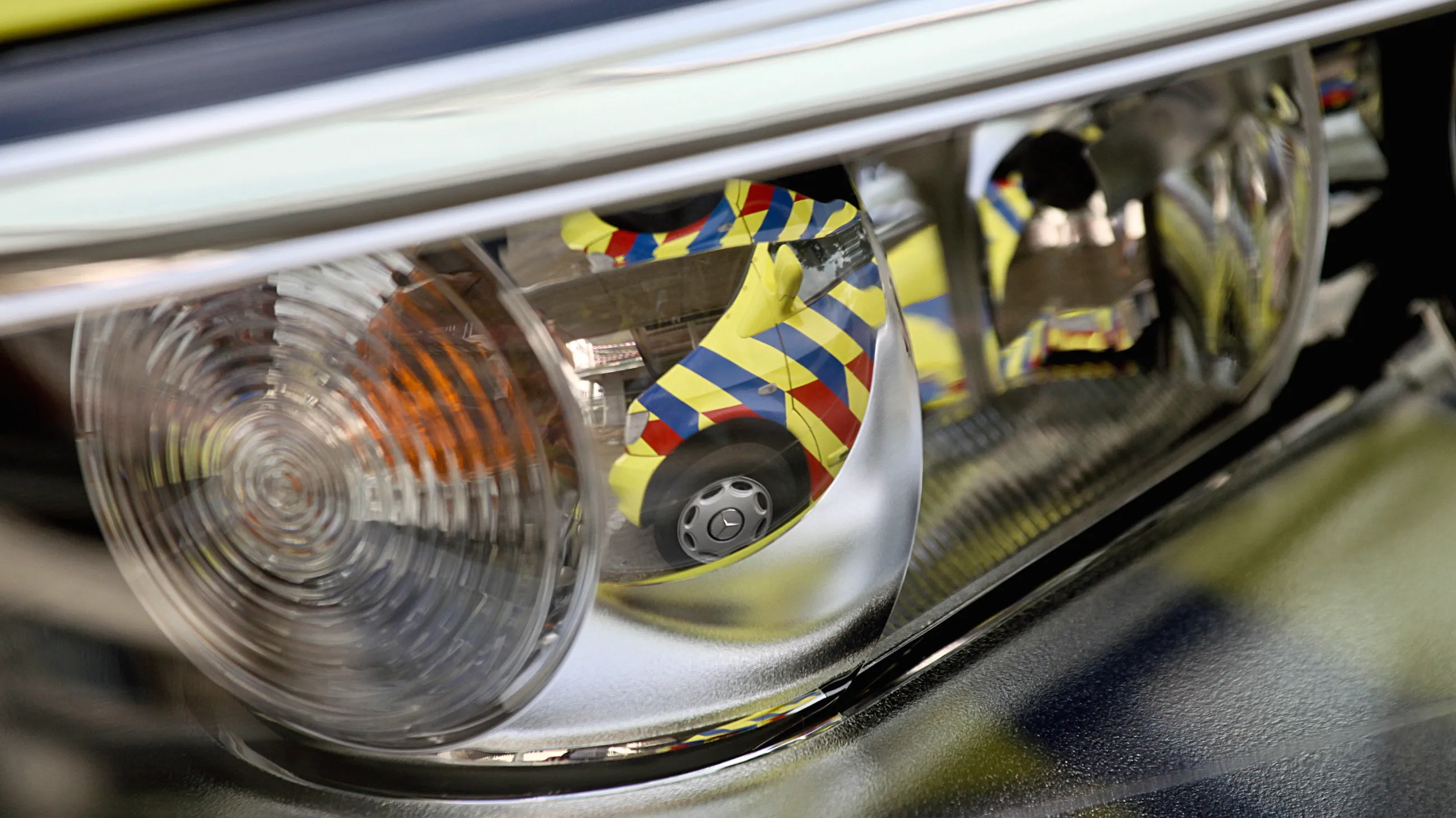 zkb09j5y0xz9db3kg7q5pxku7 ambulance 4
