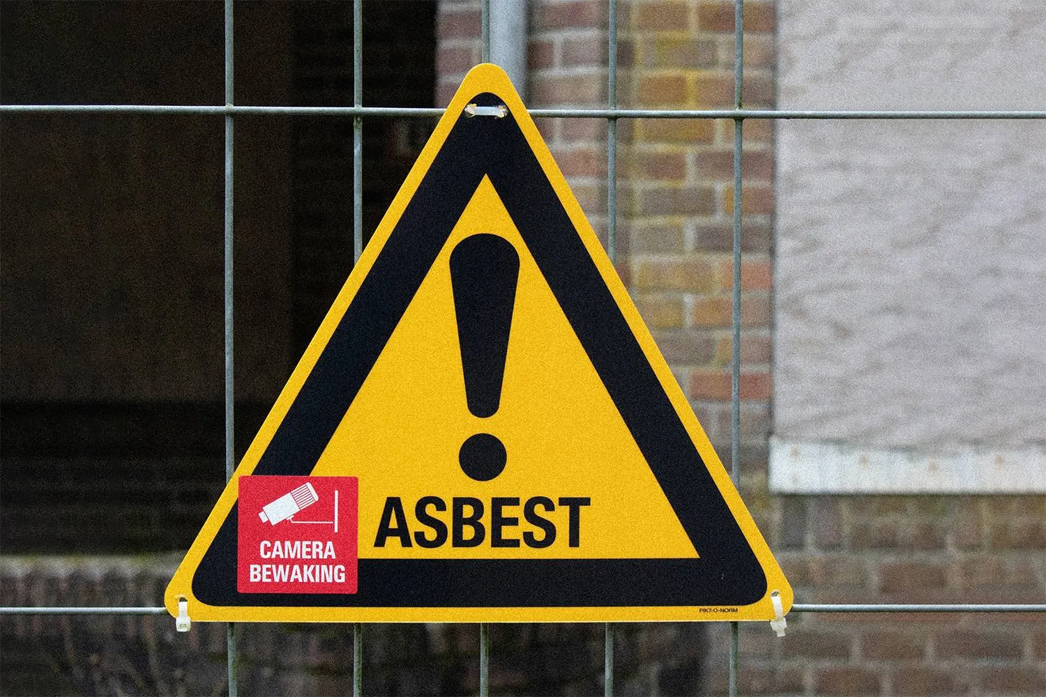 asbest - Unsplash -  Koen Sweers