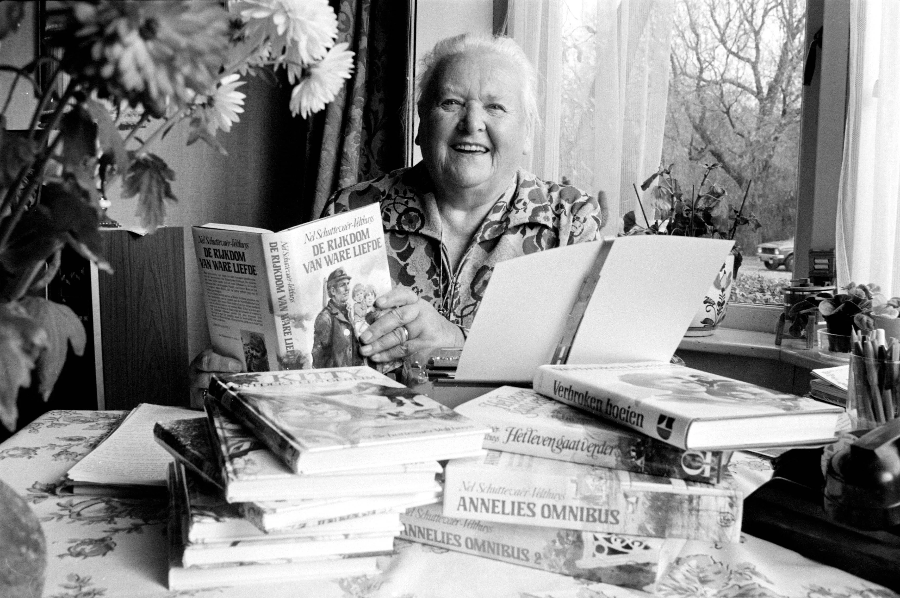Portret_mevr._Schuttevaêr,_schrijfster,_1981_-_15