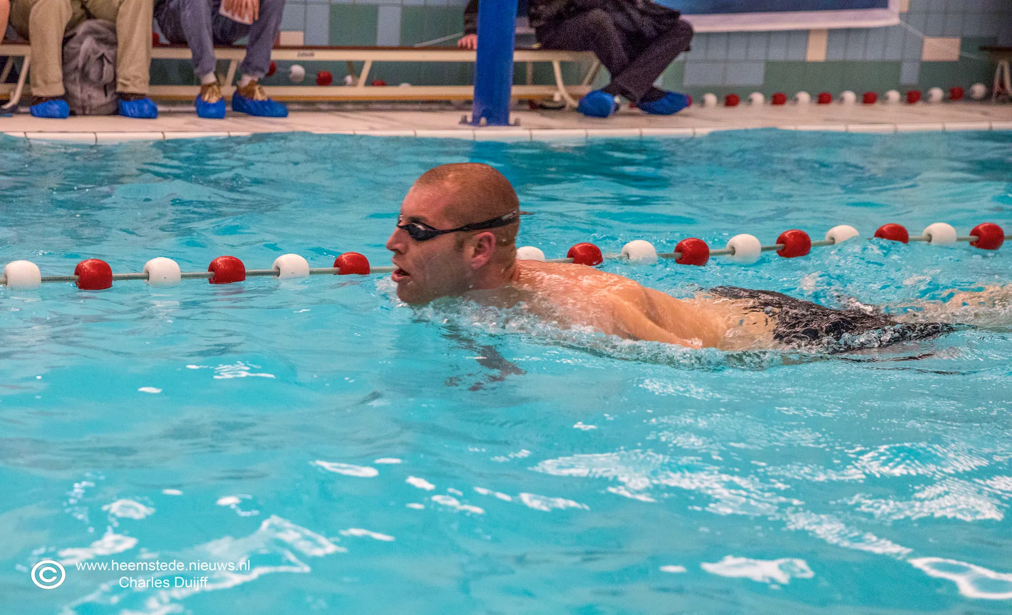 maarten in zwemactie