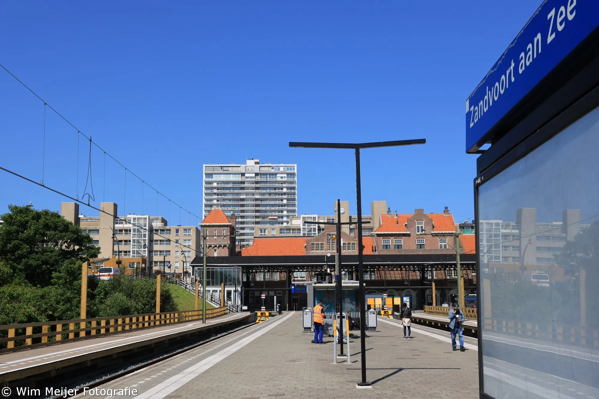 treinstation perron met bord wim meijer fotografie