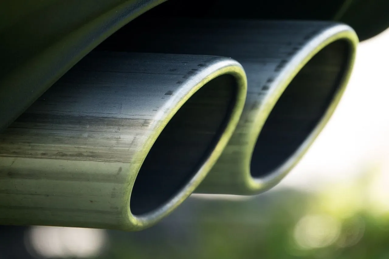 dual exhaust 2738827 1280