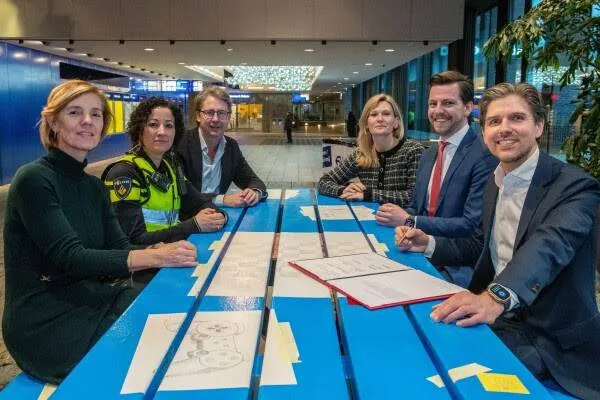 ondertekening samenwerking vast-gebied