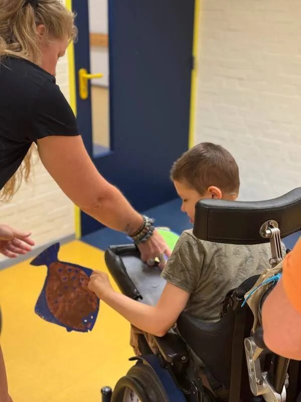 Leerling van Visio Onderwijs Breda oefent voor de musical
