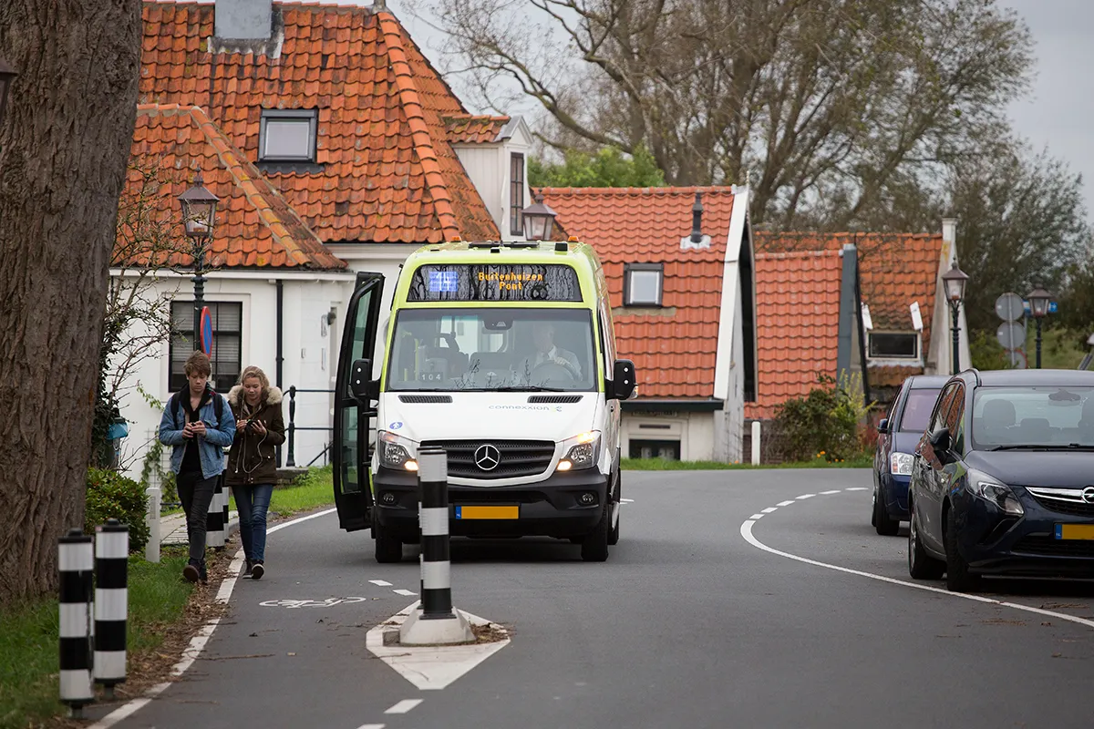 buurtbus in noord holland fotografie bas beentjes