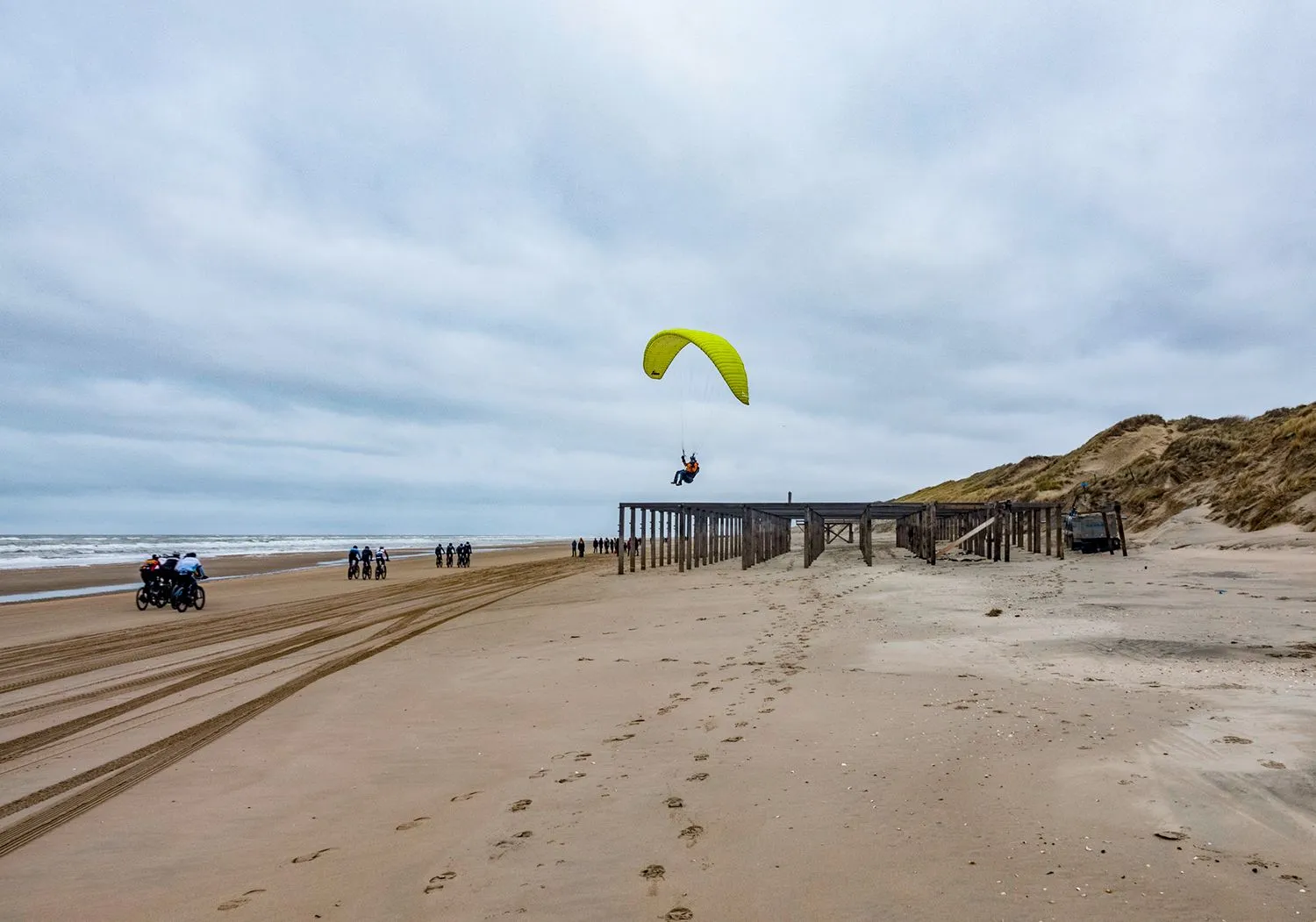 dsc02155 egmond pier egmond kopieren hand blomvliet