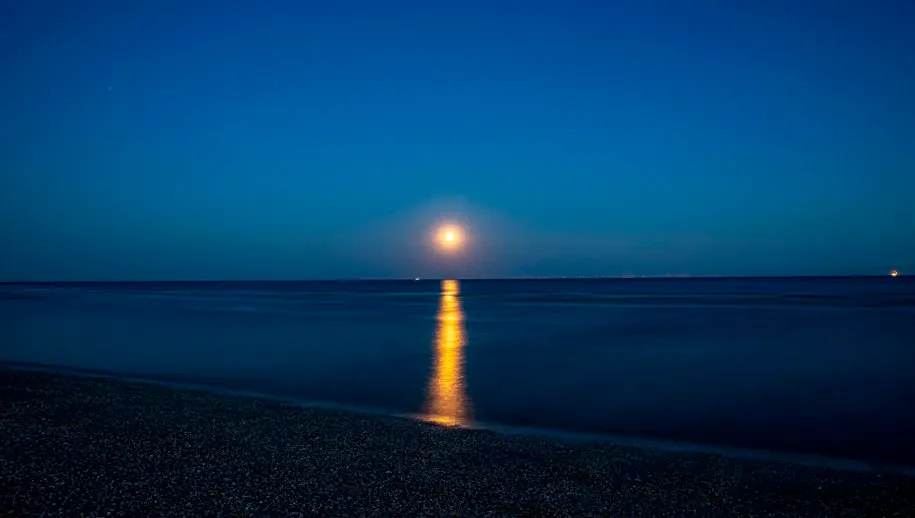 maansondergang 915x518