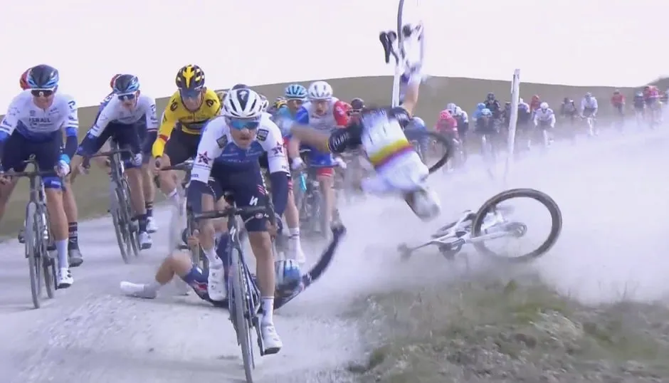 caida alaphilippe