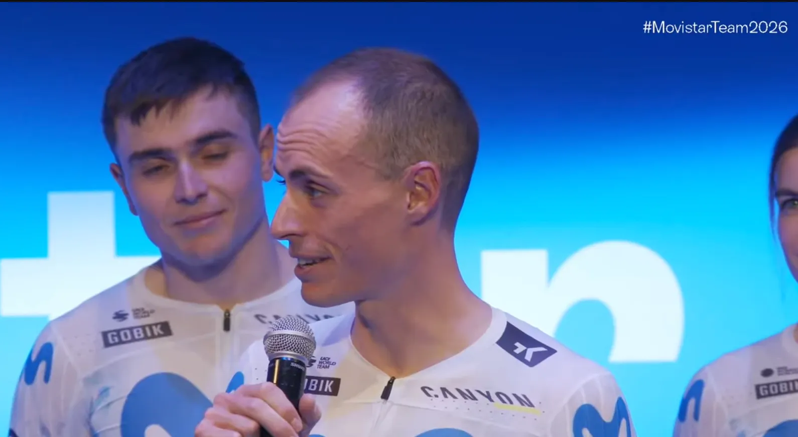 Enric Mas, con Raúl García Pierna, en la presentación de Movistar Team.