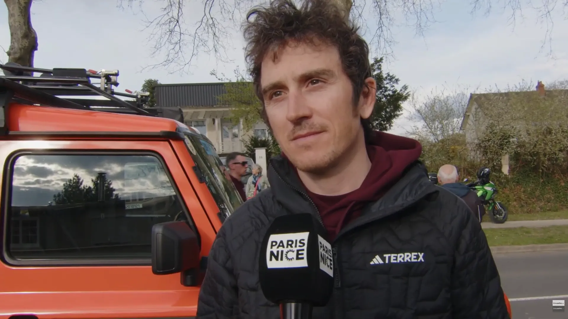 Geraint Thomas speaks to the media during Paris-Nice 2026
