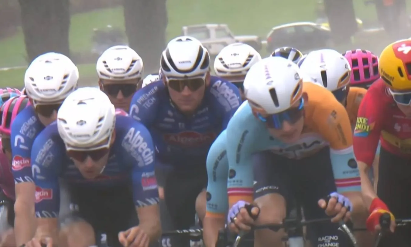 Mathieu van der Poel, en la etapa 2 de la Tirreno Adriático 2026.