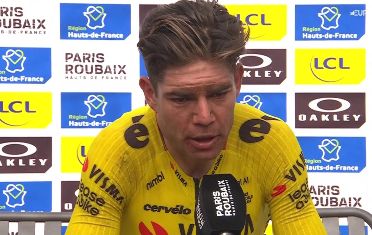 Wout van Aert, tras ganar la París-Roubaix 2026.
