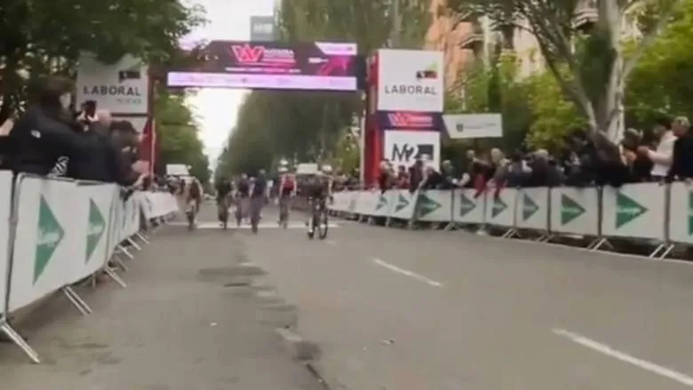 Cat Ferguson vence la Navarra Classic