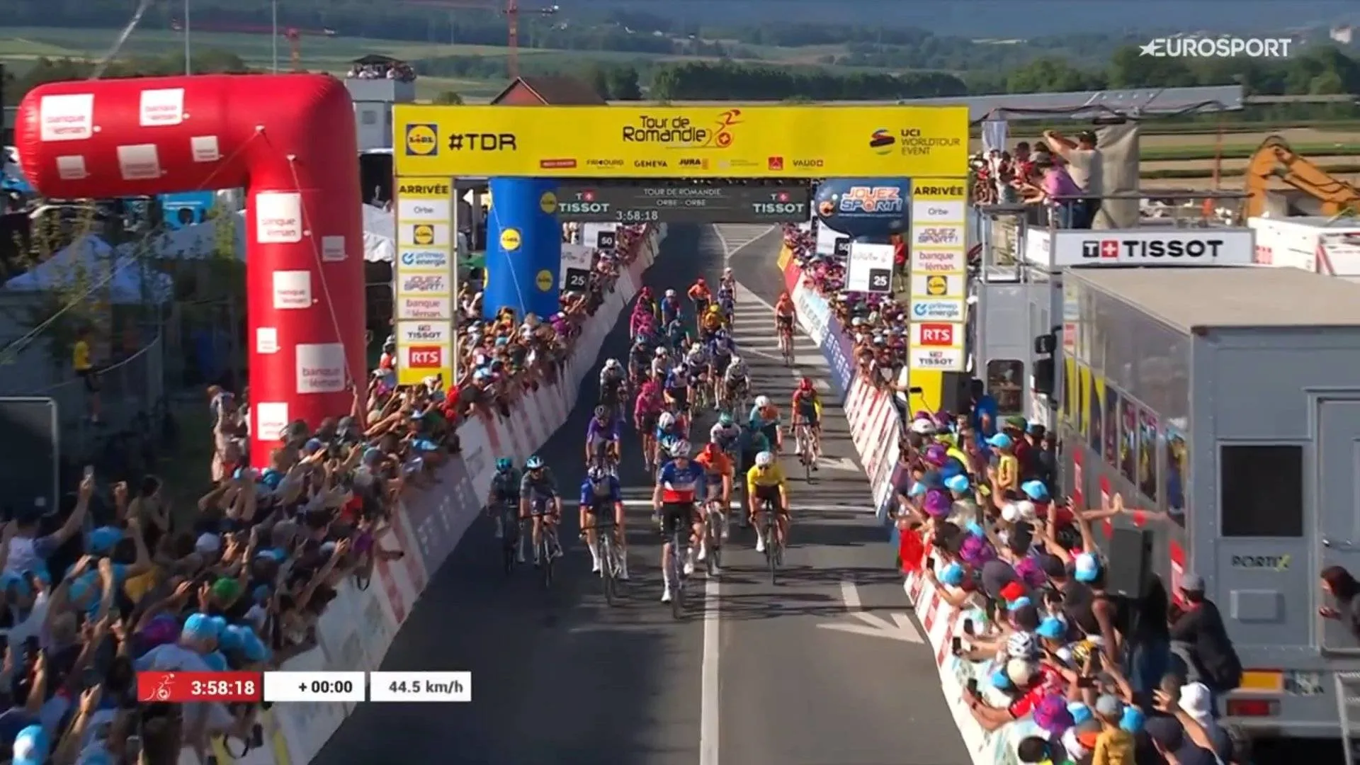 Dorian Godon evitó la victoria de Tadej Pogacar en la 3ª etapa del Tour de Romandía 2026