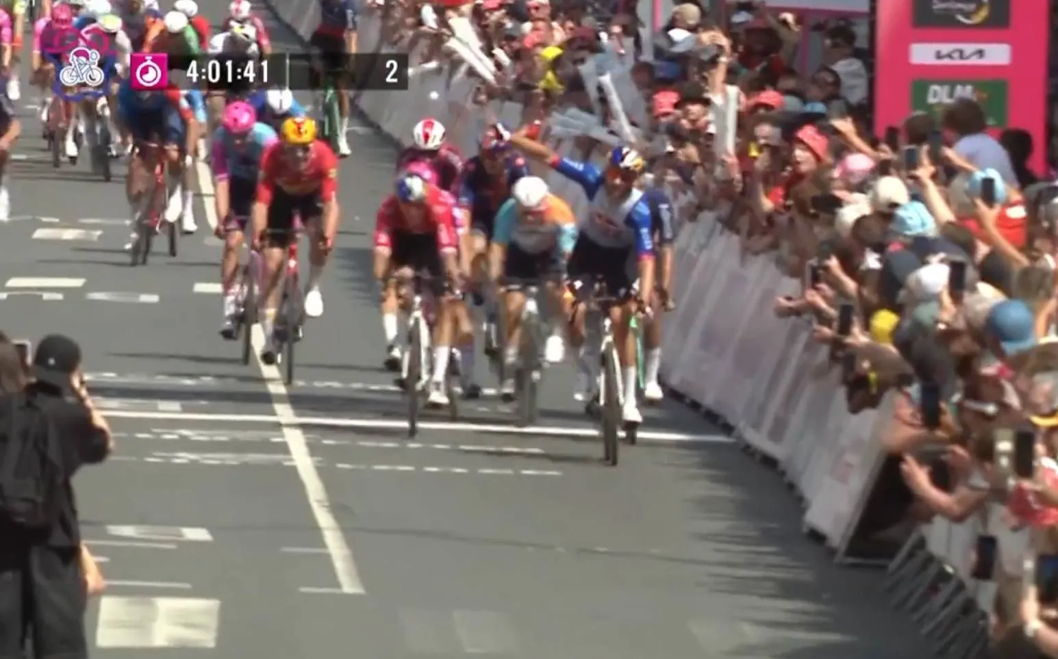 Jordi Meeus gana la última etapa de los 4 Días de Dunkerque 2026.