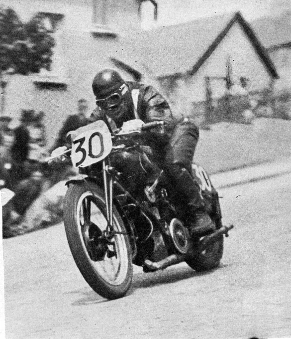 1935 la bilindrica guzzi di stanley woods lanciata lungo bray hill