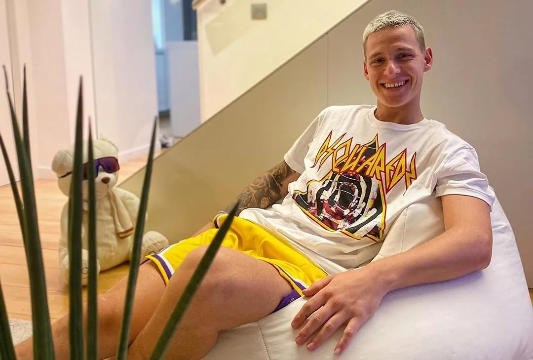 2c97af73 2549 49ee 879a 83c673a8cb1c 1 1