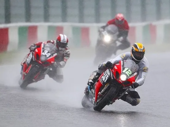 8h suzuka 2014 test1 rain