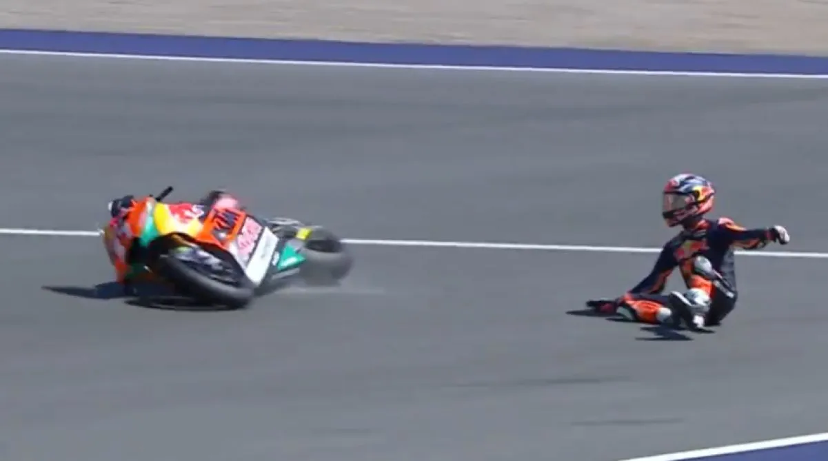 acosta crash q2 moto2 austria