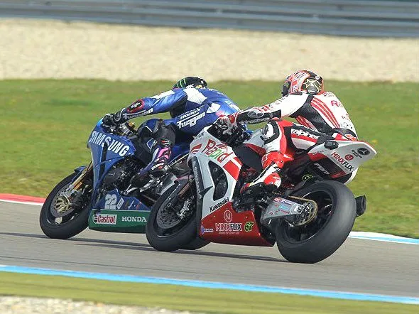 alex lowes vs shane byrne assen 2013