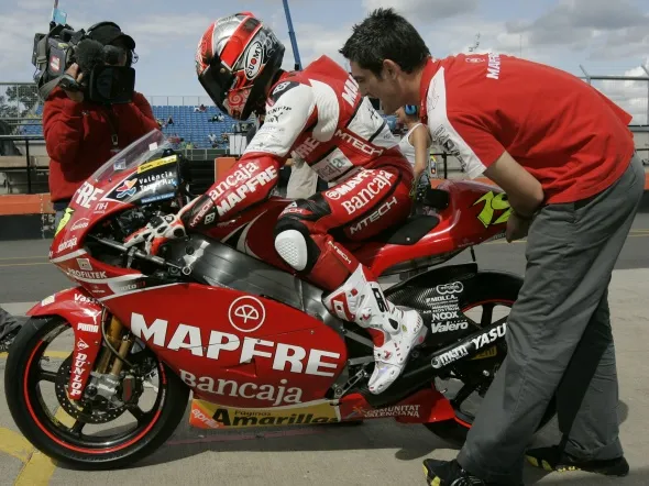 alvaro bautista box donington pitlane