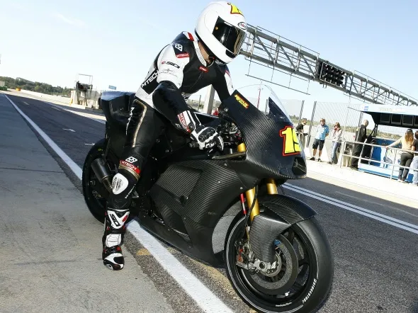 alvaro bautista suzuki motogp box