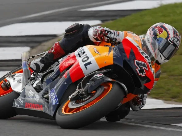 andrea dovizioso gara motogp donington