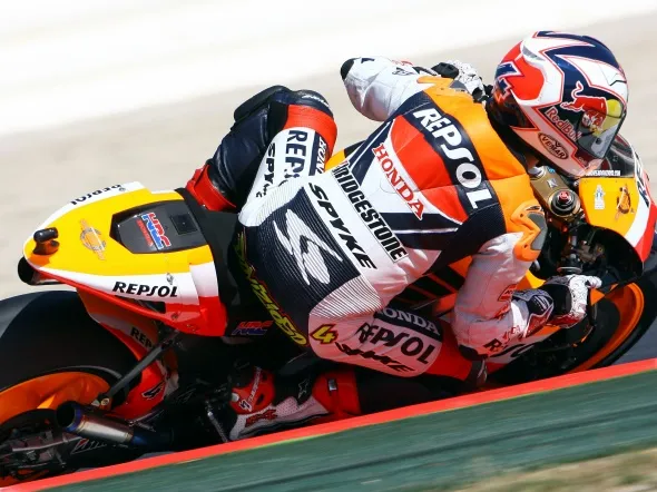 andrea dovizioso racing barcellona 2009 motogp