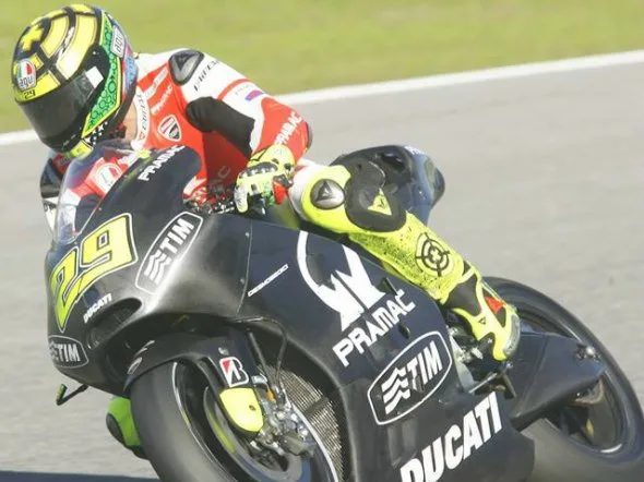 andrea iannone ducati motogp test jerez 1