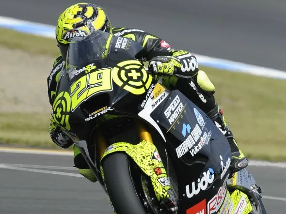 andrea iannone warm up motegi 2011