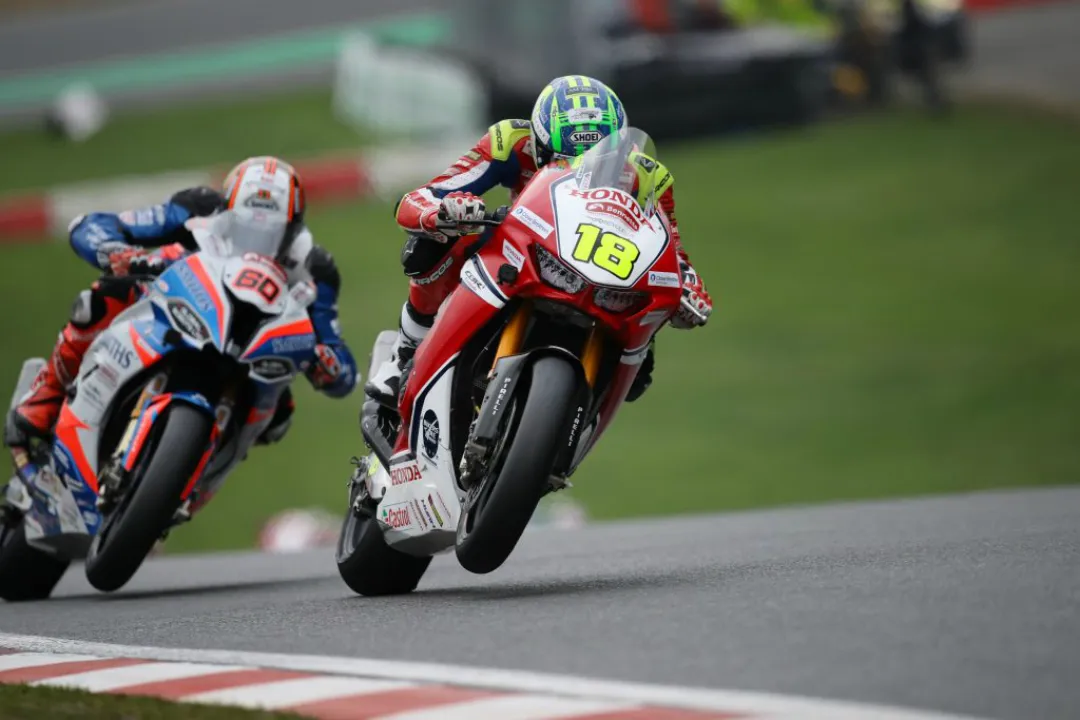 andrew irwin peter hickman brands hatch